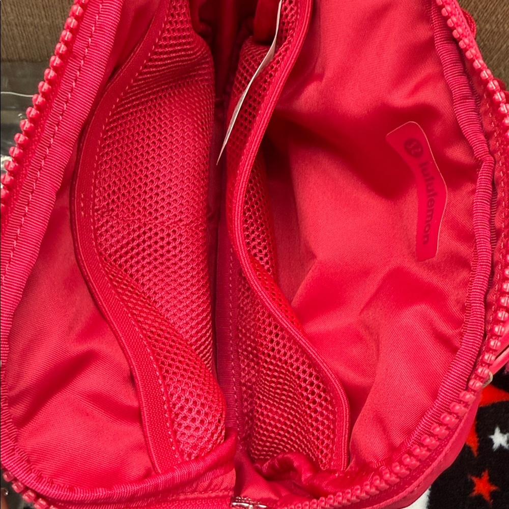Lululemon Athletica everywhere belt bag- NEW - Picture 9 of 9